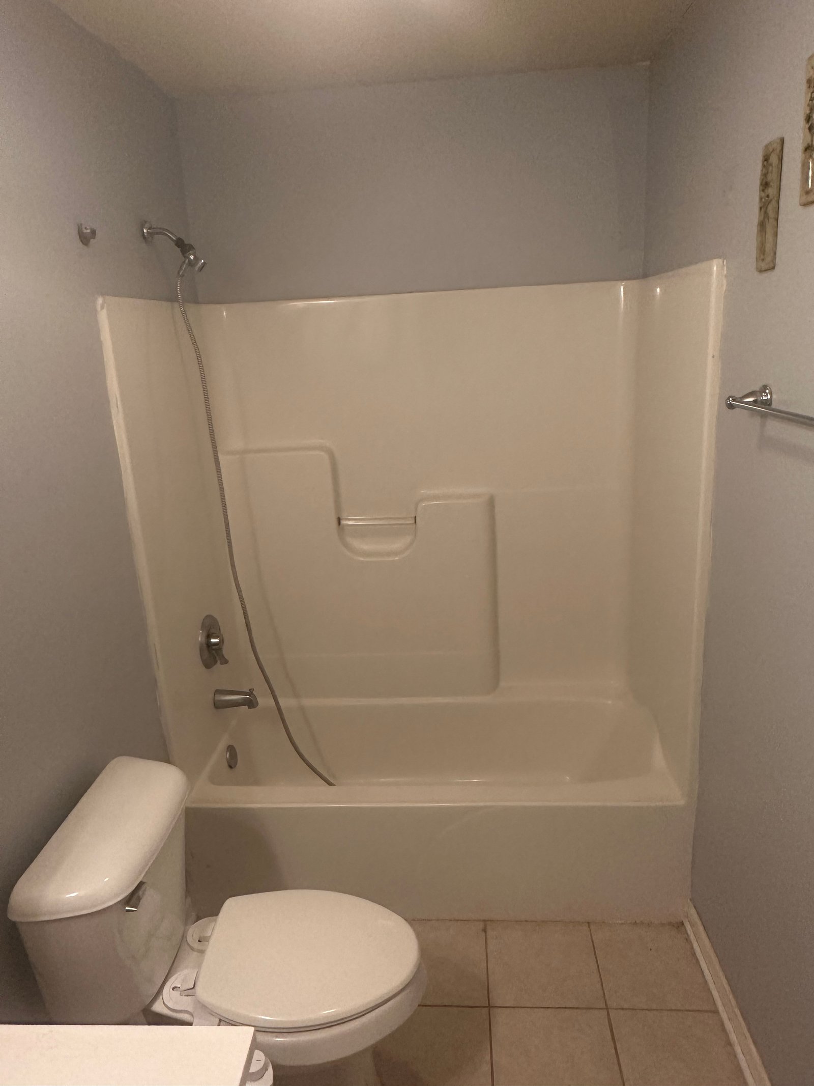 Bathroom before remodel 2